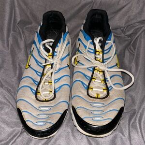 Men’s Nikes size 13